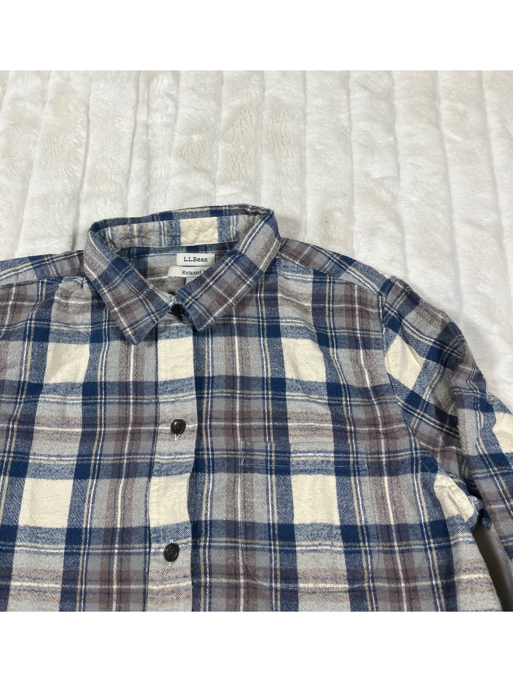 L.L. Bean M Cream Blue Flannel Relaxed Fit 100% Cotton Fall Winter Button Shirt
